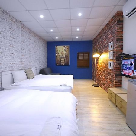 Hôtel Luca à Taichung Extérieur photo
