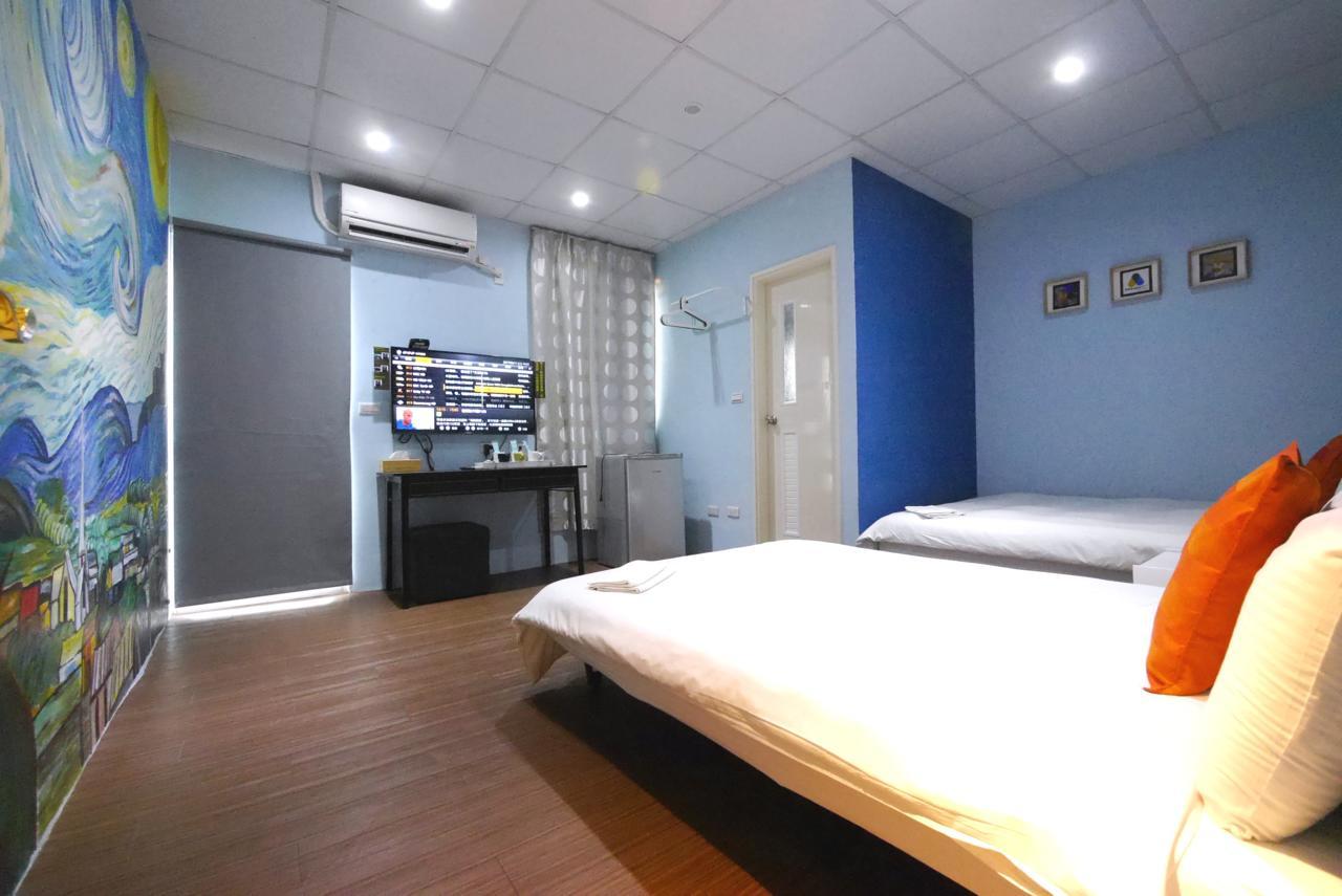 Hôtel Luca à Taichung Extérieur photo